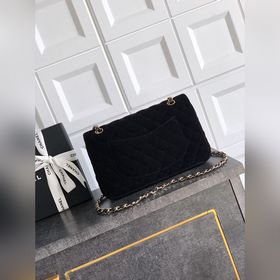 Бархатная сумка Chanel цвета «полуночн