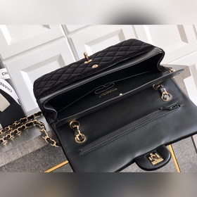 Бархатная сумка Chanel цвета «полуночн