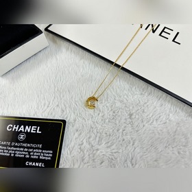 Chanel  Ожерелье в форме полукруга с 