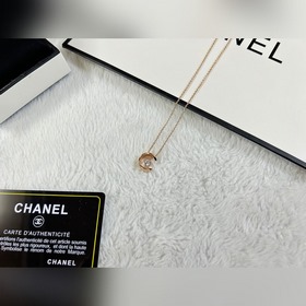 Chanel  Ожерелье в форме полукруга с 