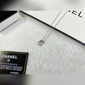 Chanel  Ожерелье в форме полукруга с 