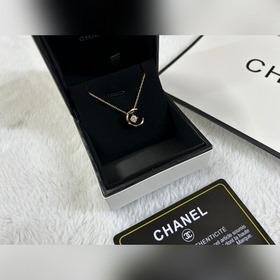 Chanel  Ожерелье в форме полукруга с 