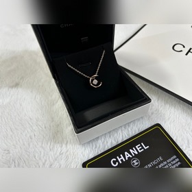 Chanel  Ожерелье в форме полукруга с 