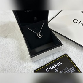 Chanel  Ожерелье в форме полукруга с 