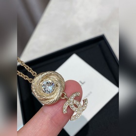 [Двойное колье Chanel с матовыми витым