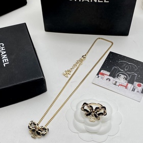 Набор из новой коллекции Chanel： колье