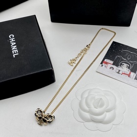 Набор из новой коллекции Chanel： колье