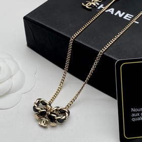 Набор из новой коллекции Chanel： колье