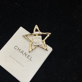 Брошь виде флакона духов Chanel Star