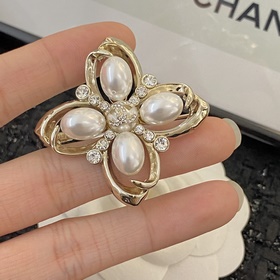 Броши Chanel： бестселлеры и новинки, п