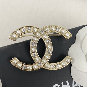 Броши Chanel： популярные модели Новые