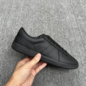 Dior представляет новые кроссовки B01