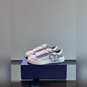 Кроссовки Dior B33 представляют собой