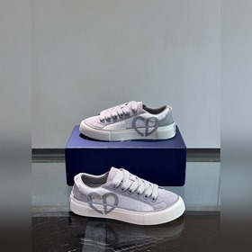 Кроссовки Dior B33 представляют собой