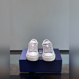 Кроссовки Dior B33 представляют собой