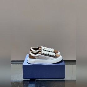 Кроссовки Dior B33 представляют собой