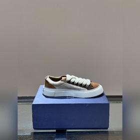 Кроссовки Dior B33 представляют собой 