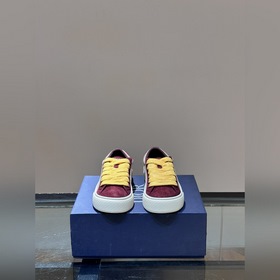 Кроссовки Dior B33 представляют собой