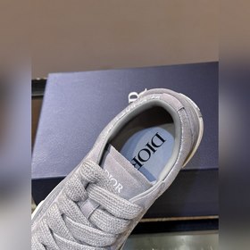Кроссовки Dior B33 представляют собой 