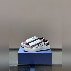 Кроссовки Dior B33 представляют собой