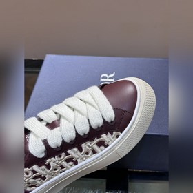 Кроссовки Dior B33 представляют собой 