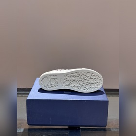 Кроссовки Dior B33 представляют собой 