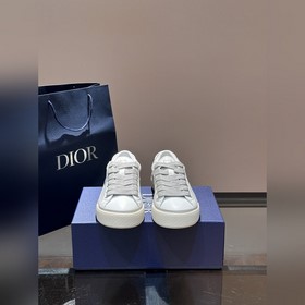 Кроссовки Dior B33 представляют собой