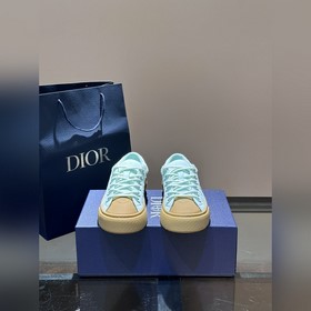 Кроссовки Dior B33 представляют собой