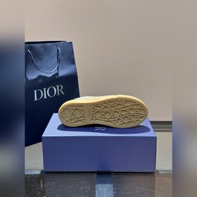 Кроссовки Dior B33 представляют собой 