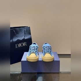 Кроссовки Dior B33 представляют собой