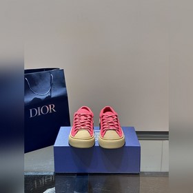 Кроссовки Dior B33 представляют собой