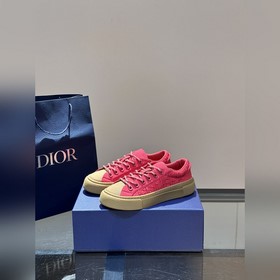 Кроссовки Dior B33 представляют собой