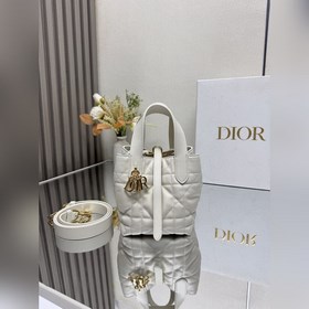 Эта компактная сумка Toujours вертикал
