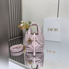 Эта компактная сумка Toujours вертикал