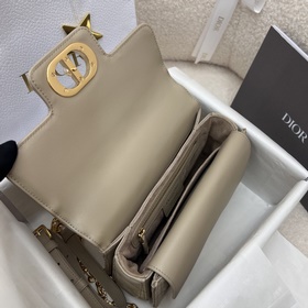 Новая сумка Dior Jolie Dior с жемчужно