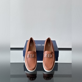 Мужские кожаные туфли DIOR, тщательно 