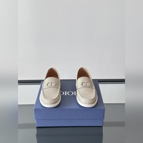 Мужские кожаные туфли DIOR, тщательно