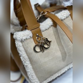 Небольшая сумка Dior Toujours из теляч