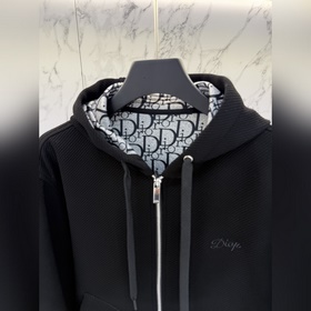 Коллекция Dior (шерсть) Осень 2026： но