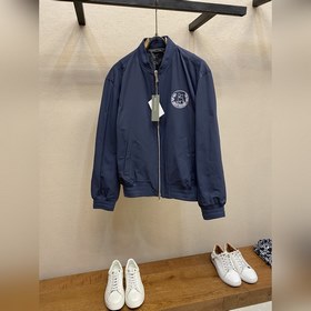 Куртка-авиатор Dior украшена эмблемой