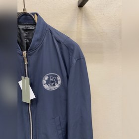 Куртка-авиатор Dior украшена эмблемой