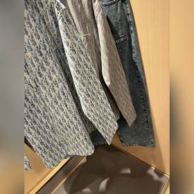 Новая модель унисекс-рубашки Dior осен