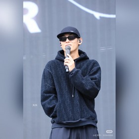 Классическая толстовка Dior： добавьте
