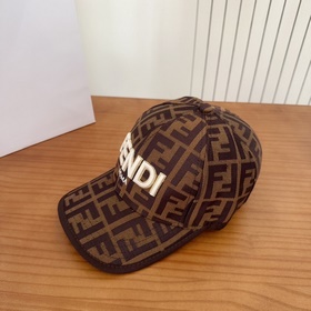 Кепка FENDI Vintage Print Baseball Cap
