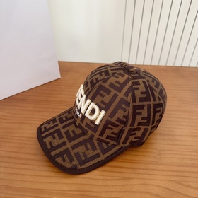 Кепка FENDI Vintage Print Baseball Cap
