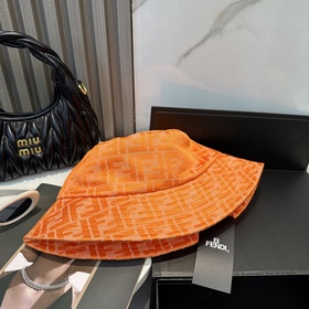 Винтажная шляпа FENDI с монограммой Ви