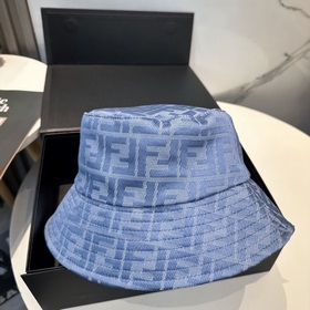 Винтажная шляпа FENDI с монограммой Ви