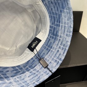 Винтажная шляпа FENDI с монограммой Ви
