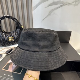 Винтажная шляпа FENDI с монограммой Ви