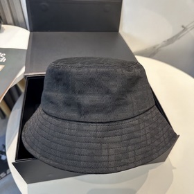 Винтажная шляпа FENDI с монограммой Ви